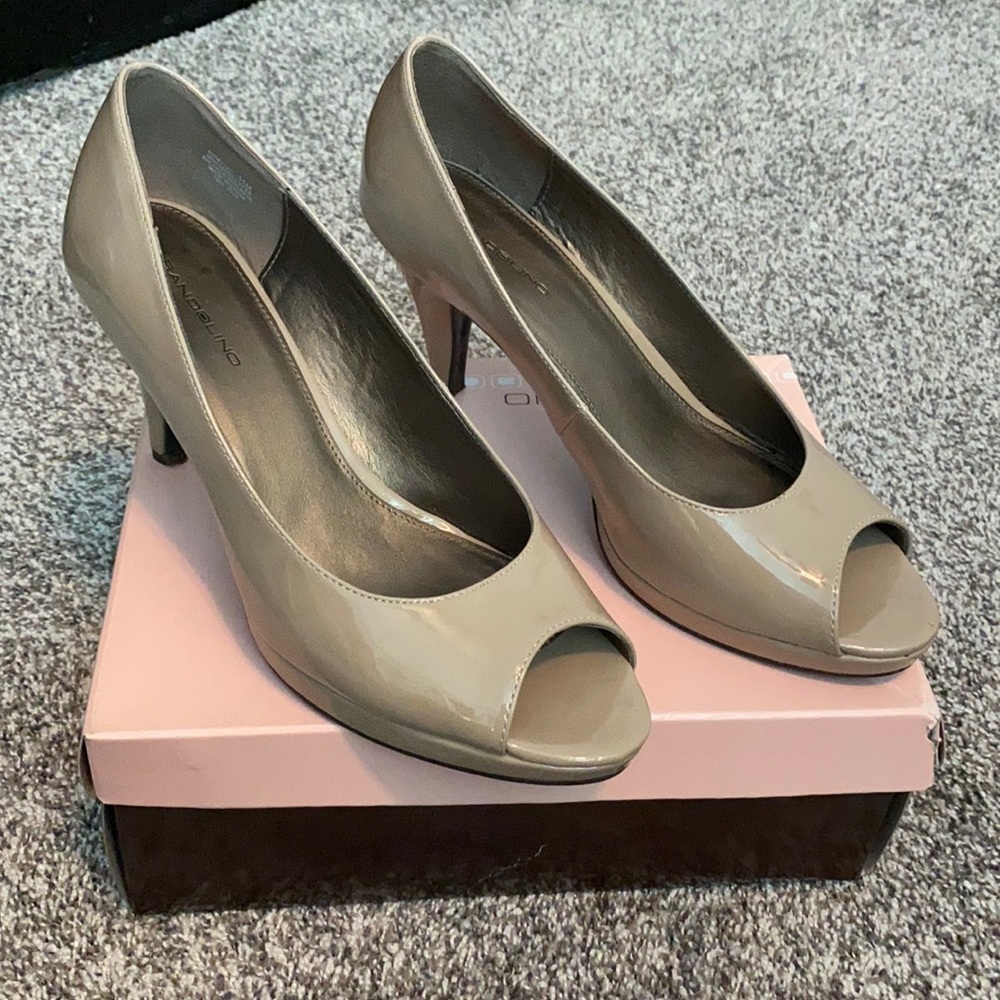 Bandolino Cream Colored Peep Toe Patent Pumps